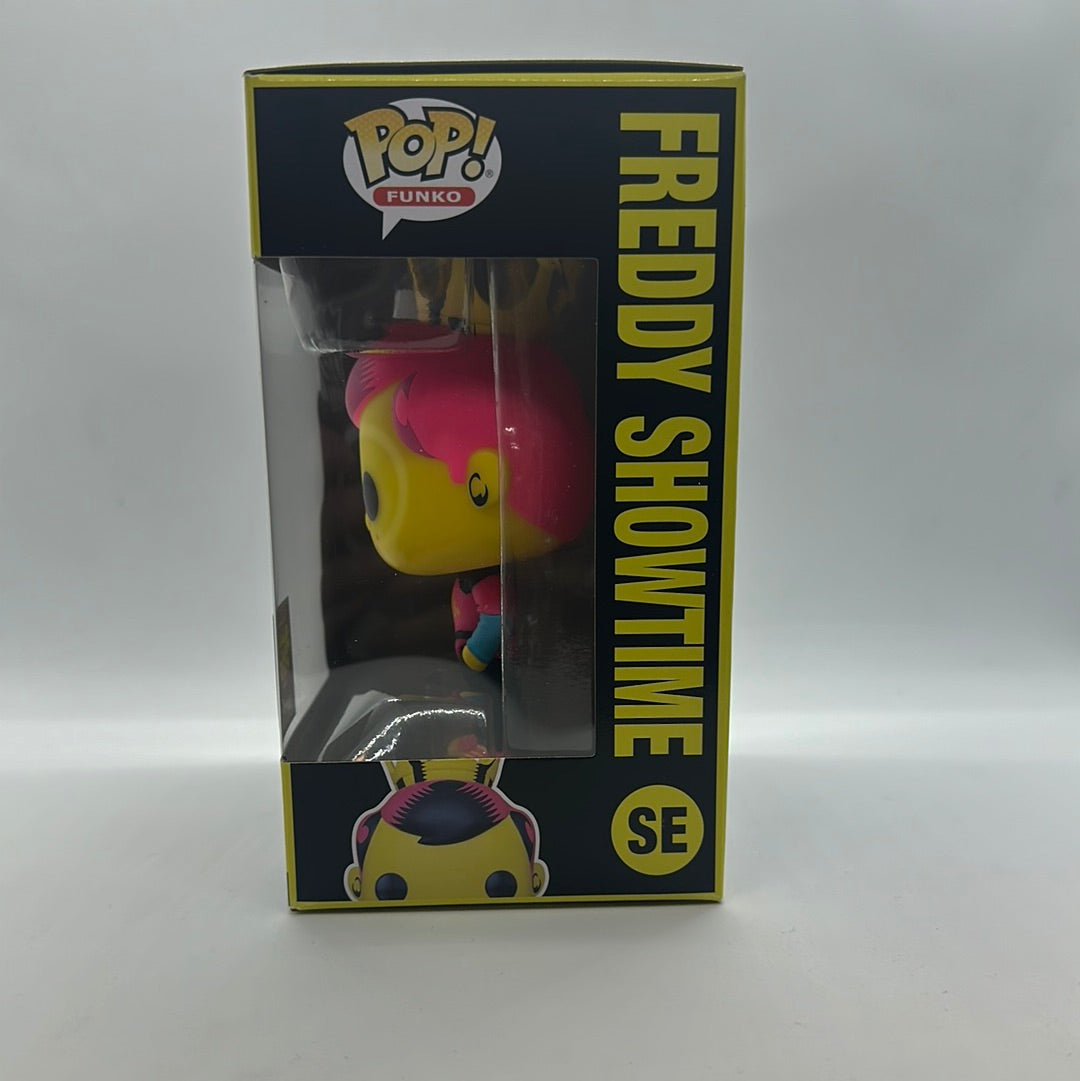 Funko POP! Freddy Showtime Blacklight Battle LE500